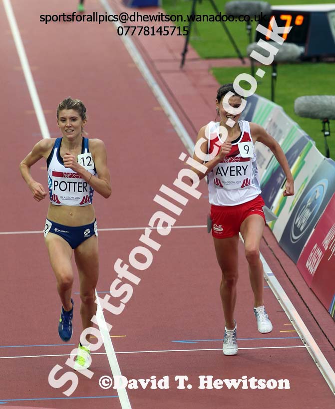 Kate Avery (England) outsprints Beth Potter (Scotland) for 4th place in the 10000 metres, 2014 Commonwealth Games, Glasgow. Photo: David T. Hewitson/Sports for All Pics